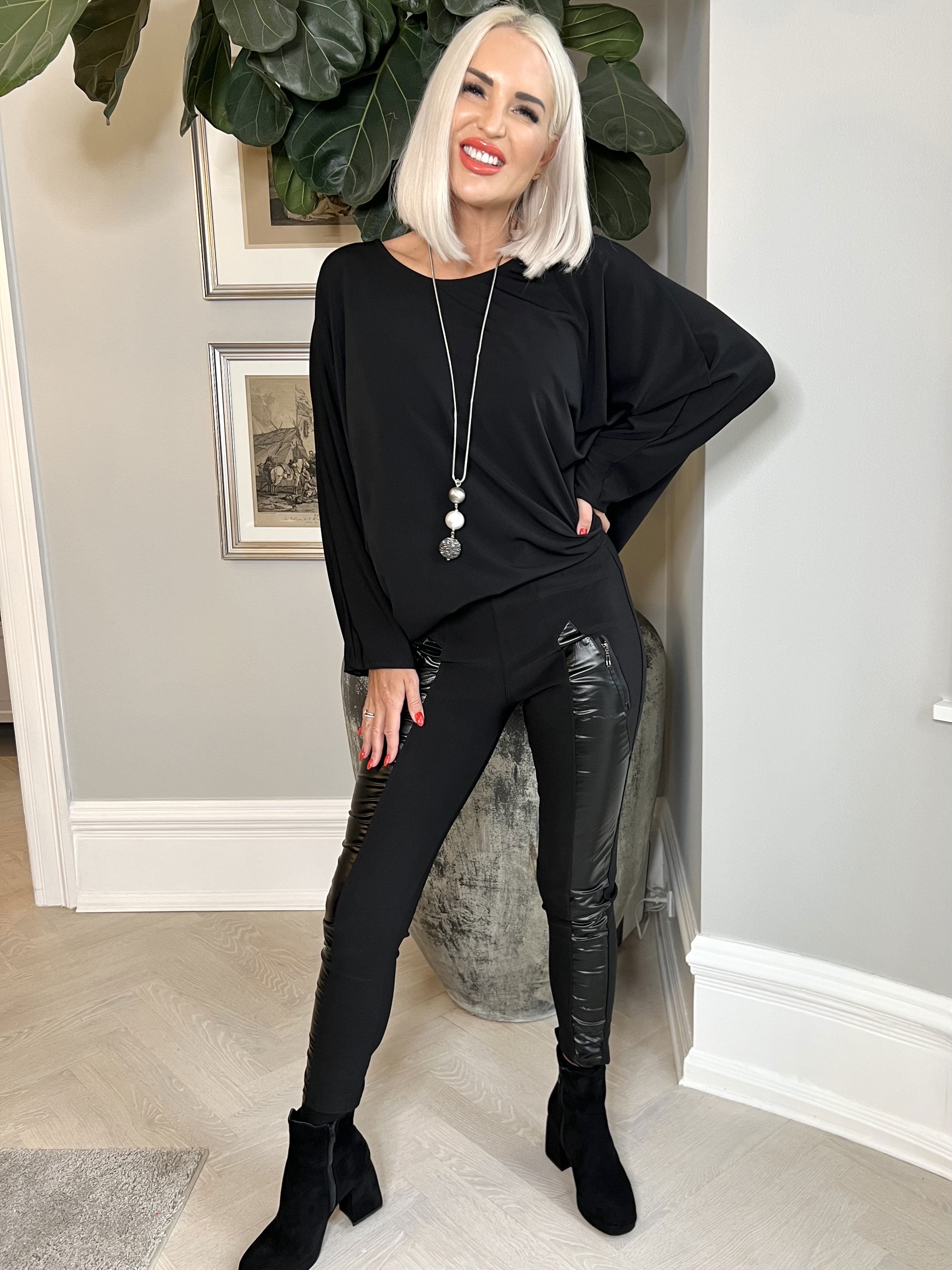 Derma - Svarta elastiska leggings med läderlook - Black